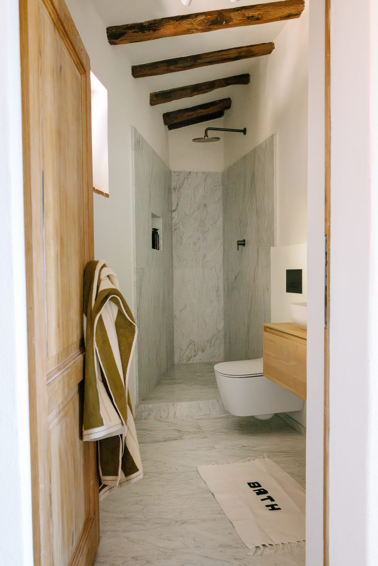 Carrara marble in the bathroom
